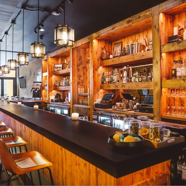 A Rustic Restaurant & Bar In River North, Chicago